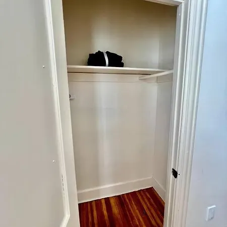 Modern - 3 Bedrooms, 2 Bathrooms * New York