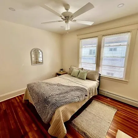 Modern - 3 Bedrooms, 2 Bathrooms Apartment New York