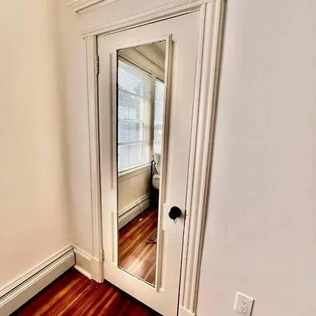 Modern - 3 Bedrooms, 2 Bathrooms * New York