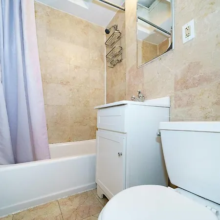 Beautiful 3 Bedroom 1 Bath Unit Apartment *