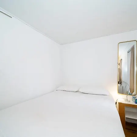 Apartment Beautiful 3 Bedroom 1 Bath Unit