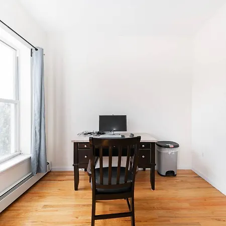 Apartment Spacious 3 Bedroom 1ba