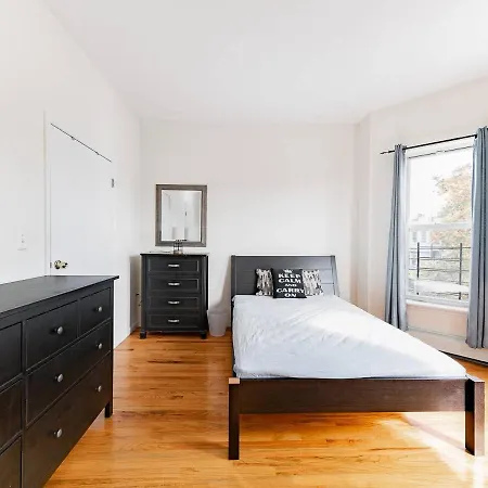 Spacious 3 Bedroom 1ba Apartment