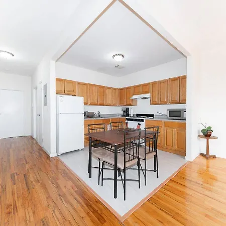 Spacious 3 Bedroom 1ba * New York
