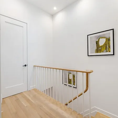 Apartment Luxurious Harlem With Modern Amenities, Outdoor Patio!