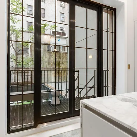 Apartment Luxurious Harlem With Modern Amenities, Outdoor Patio! *