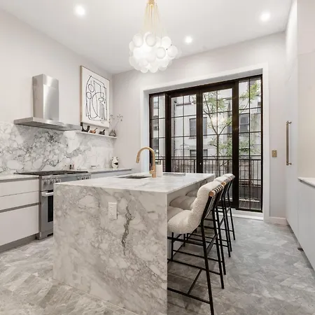 Luxurious Harlem With Modern Amenities, Outdoor Patio! New York