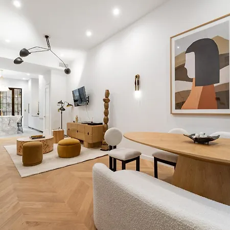 Apartment Luxurious Harlem With Modern Amenities, Outdoor Patio!