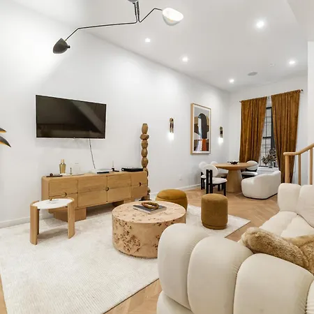 Apartment Luxurious Harlem With Modern Amenities, Outdoor Patio!