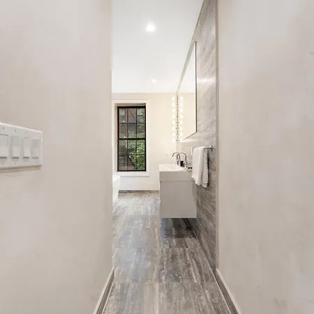 Luxurious Harlem With Modern Amenities, Outdoor Patio! Apartment