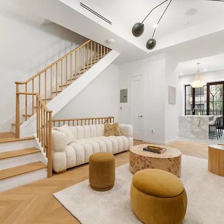Apartment Luxurious Harlem With Modern Amenities, Outdoor Patio!