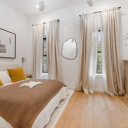 Luxurious Harlem With Modern Amenities, Outdoor Patio! *