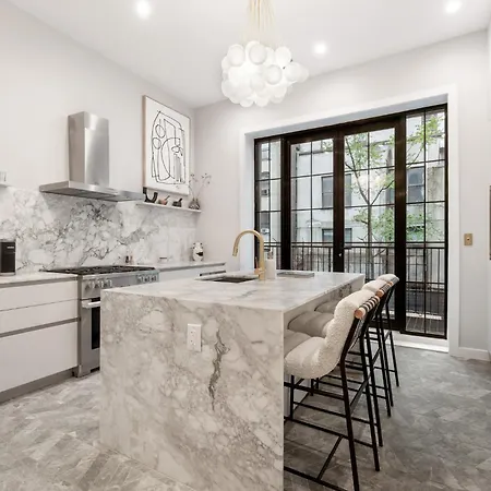Luxurious Harlem With Modern Amenities, Outdoor Patio!