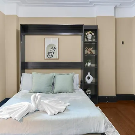 Highly Desired Times Square With Gym Apartment