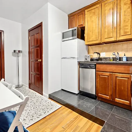 2 Bd Central Apt Next To Diamond District * New York