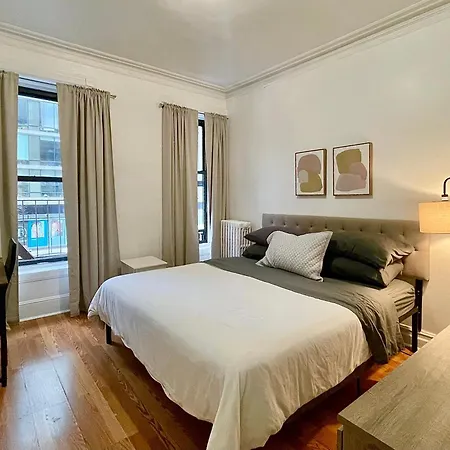 Monthly Nyc Rentals- Beautiful 3 Bedroom Unit *
