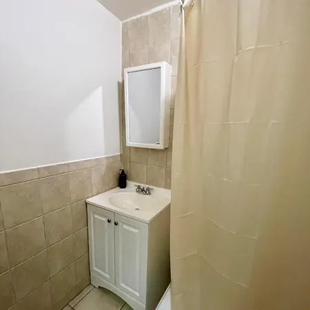 Monthly Nyc Rentals- Beautiful 3 Bedroom Unit Apartment *