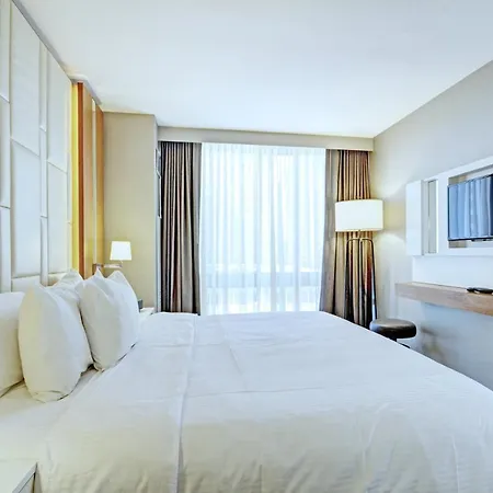 Beautiful In Midtown 45 *