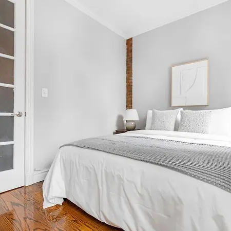 Gorgeous & Bright 3bdr & 1bth In Midtown Manhattan Apartment *