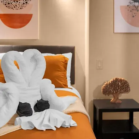 Apartment Stunning In Heart Of With Gym & *