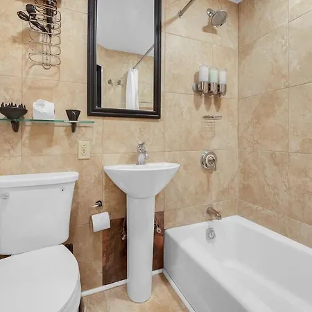 Apartment Stunning In Heart Of With Gym & New York