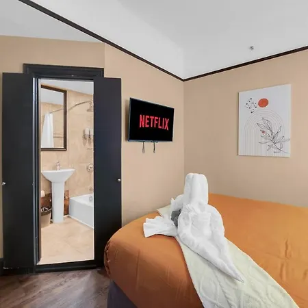 Stunning In Heart Of With Gym & Apartment