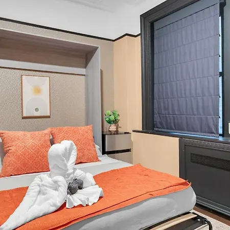 Stunning In Heart Of With Gym & Apartment