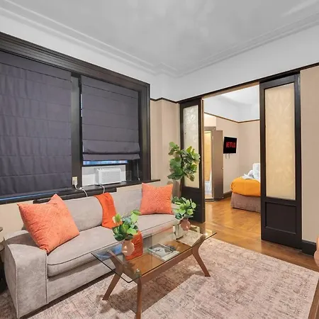 Apartment Stunning In Heart Of With Gym & New York