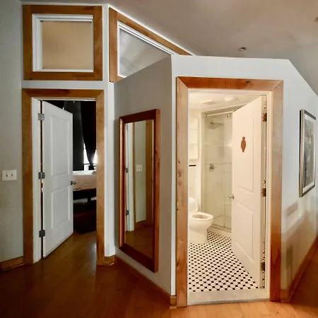 Homestay 2 Bedrooms With One Private Bathroom In Lovely New York