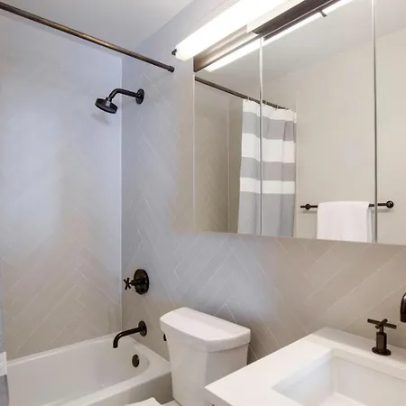 Apartment In Hells Kitchen W Gym Pool Nr The Subway Nyc-250