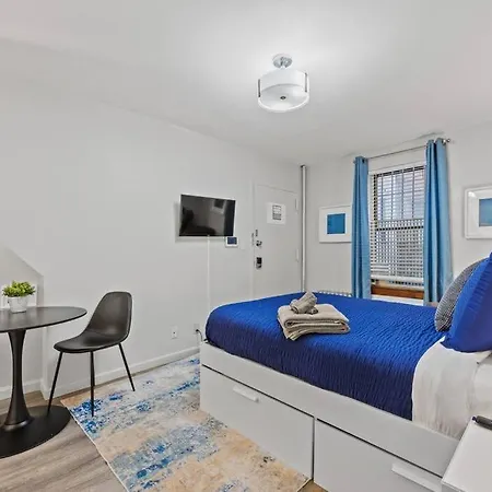 Location Walk To Times Square Apartment *