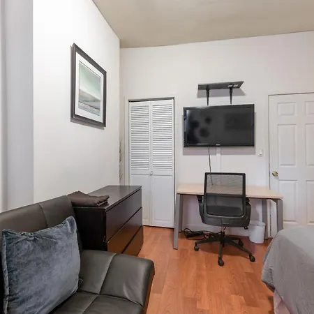 Monthly Nyc Rentals- Spacious 4 Bedroom Unit Apartment *