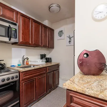 Monthly Nyc Rentals- Spacious 4 Bedroom Unit Apartment