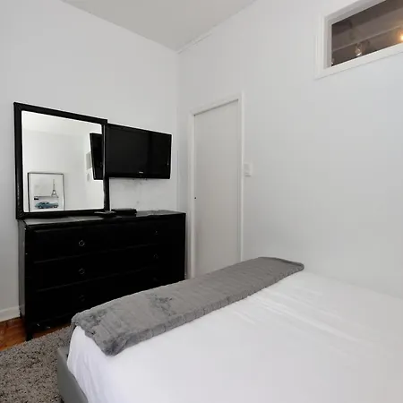 Apartment Stylish 2 Bedroom Unit *