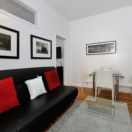 Stylish 2 Bedroom Unit *
