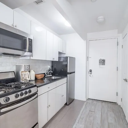 Amazing 3bd 1bath Near Times Square Apartment