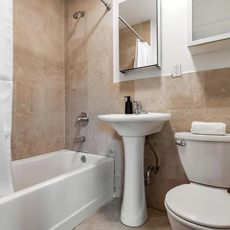 Apartment Monthly Nyc Rentals- Beautiful 3 Bedroom Unit New York