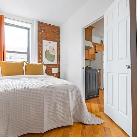Monthly Nyc Rentals- Beautiful 3 Bedroom Unit Apartment *