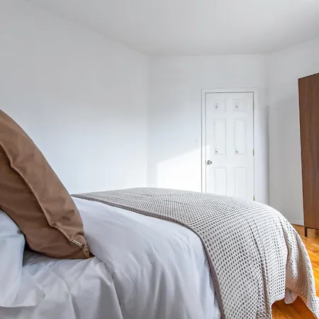 Apartment Monthly Nyc Rentals- Beautiful 3 Bedroom Unit *