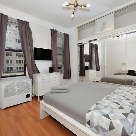 Apartment Monthly Nyc Rentals- Amazing 3 Bedroom Unit *