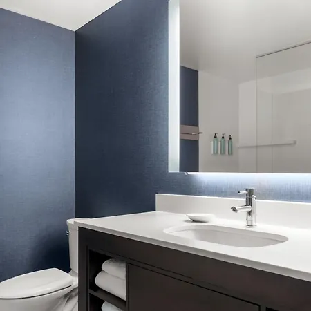 By Marriott The Bronx At Metro Center Atrium Hotel 3*