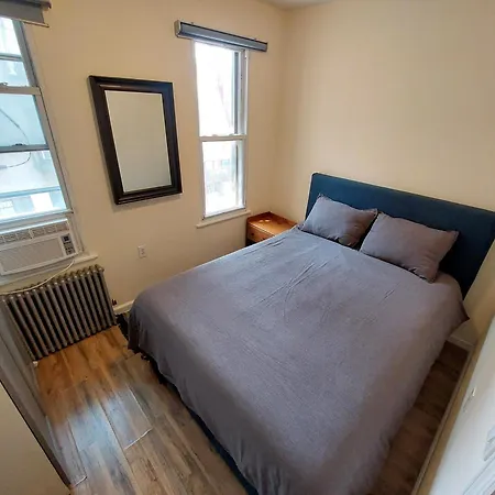 Apartment Comfortable With Workstation