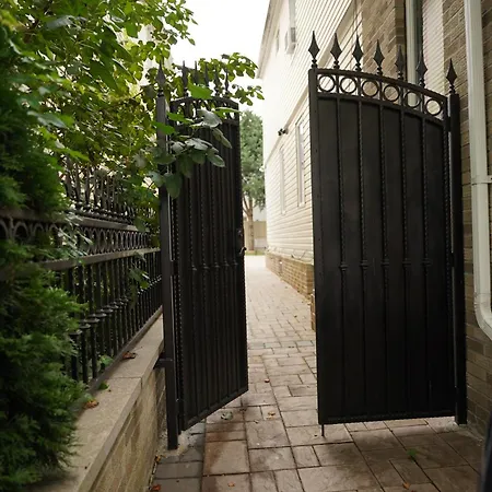 Cozy 2 Bedroom In A Lovely Forest Hills Neighborhood Apartment