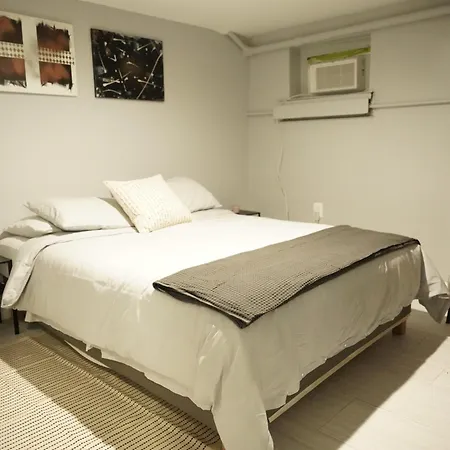 Apartment Cozy 2 Bedroom In A Lovely Forest Hills Neighborhood *