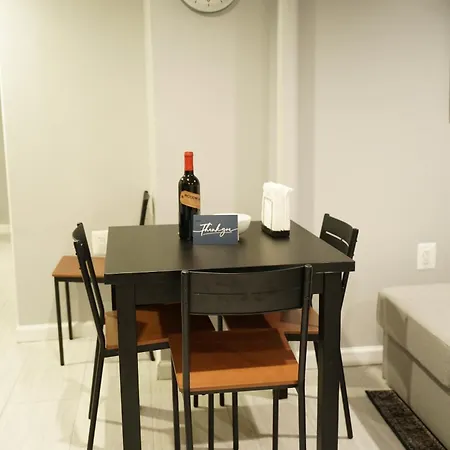 Apartment Cozy 2 Bedroom In A Lovely Forest Hills Neighborhood New York