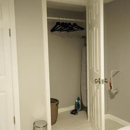 Cozy 2 Bedroom In A Lovely Forest Hills Neighborhood * New York