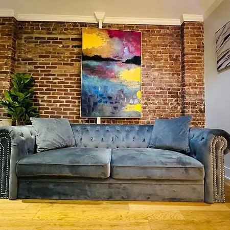 Midtown Luxe Apartment *