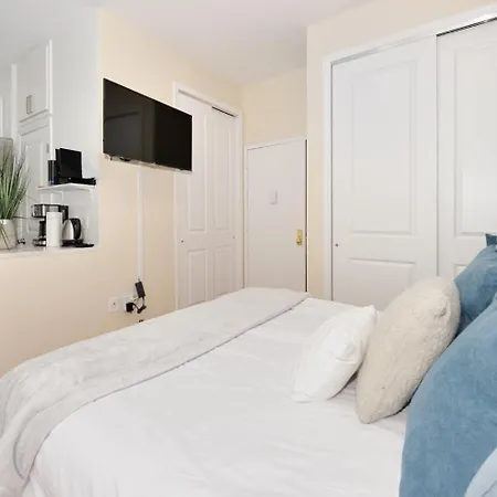 Apartment Monthly Nyc Rentals- Newly Designed Studio
