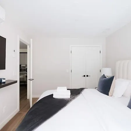 Massive 1br W Private Patio In Upper East Side New York