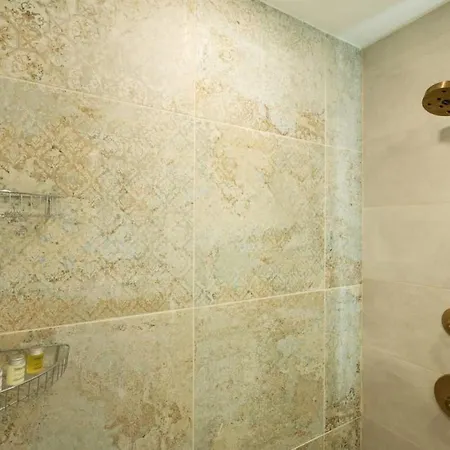 Hotel Massive 1br W Private Patio In Upper East Side *